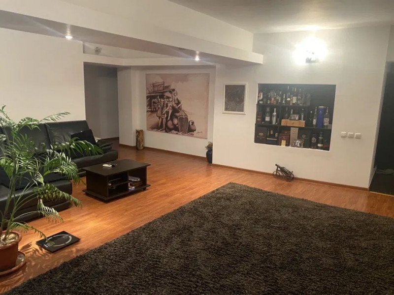 Apartament 4 camere etaj intermediar Arcu-Piata Unirii