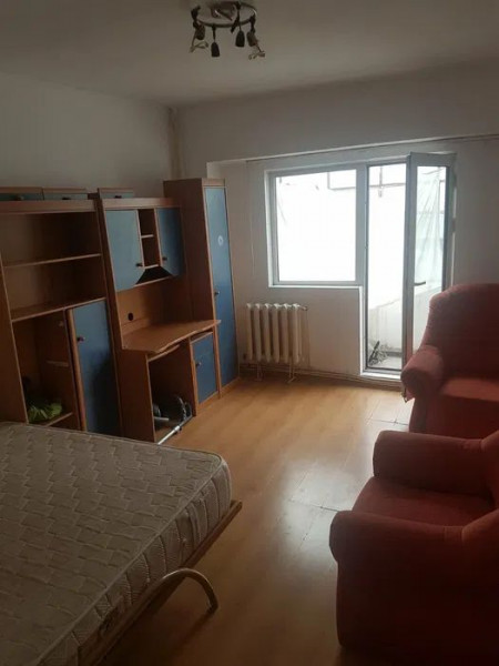 Apartament 3 camere decomandat etaj 1 cu 100 mp Pacurari-OMV