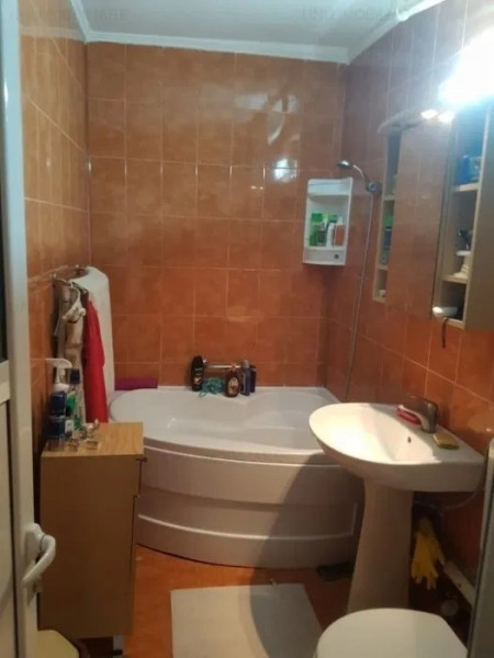 Apartament 3 camere, 2 bai etaj 2 Gara