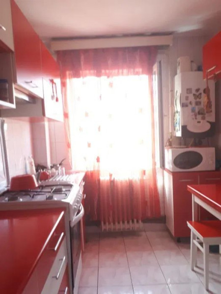 Apartament 3 camere - Podu Ros, etaj 3/4, 60 mp