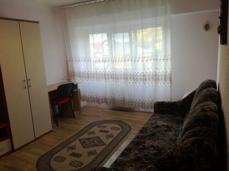 Apartament 2 camere decomandat etaj 2/4 Posta Pacurari