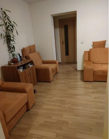 Apartament 2 camere  -Podu Ros- renovat, mobilat, utilat.