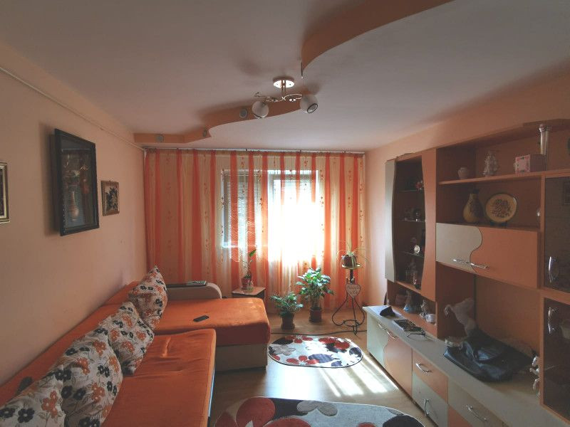 Apartament 3 camere decomadat etaj intermediar Canta