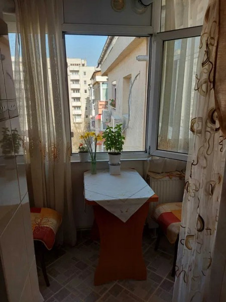 Apartament 2 camere, zona Piata Alexandru cel Bun