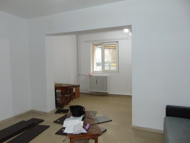 Apartament 2 camere, Podu Ros-Cantemir, balcon cu gradina