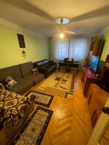 Apartament 2 camere D, Piata 2 Baieti, bloc din 1986, Boxa la subsol