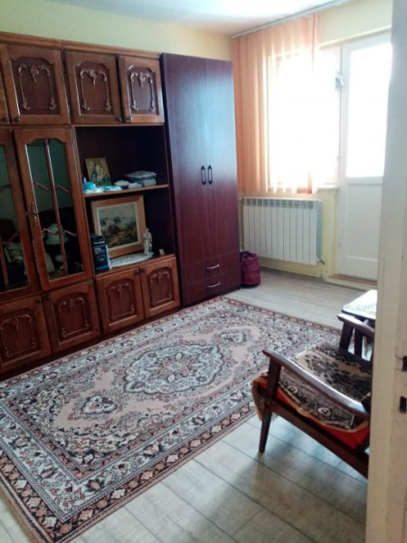 Apartament 2 camere, Decomandat, Tatarasi, etaj intermediar