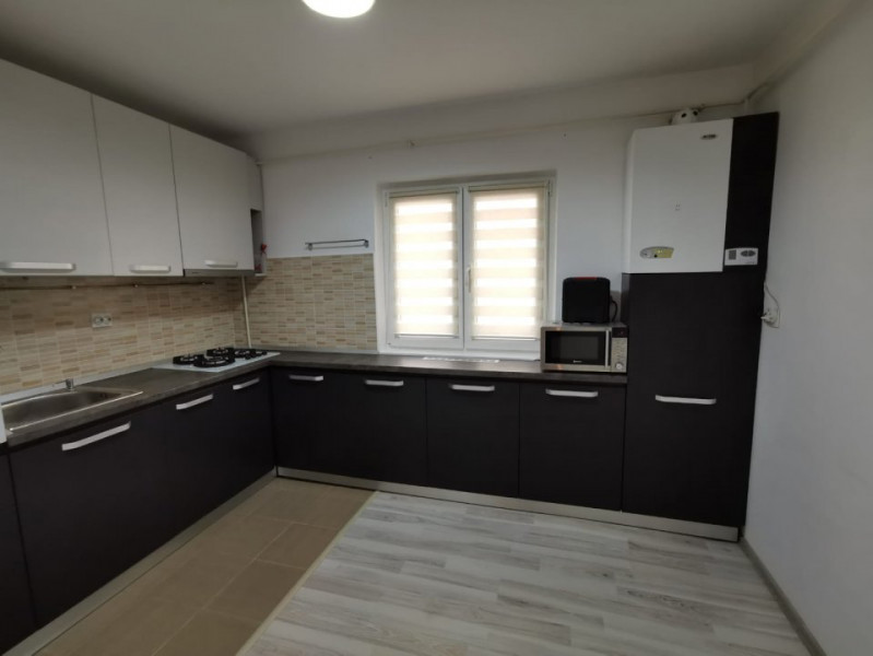 Apartament cu 3 camere - Zona Dacia Bicaz