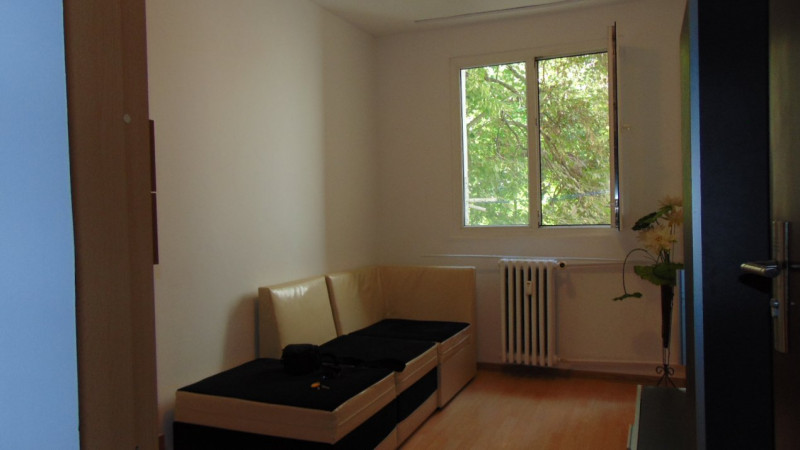 Apartament 3 camere, Tatarasi zona postei, etaj 2/4