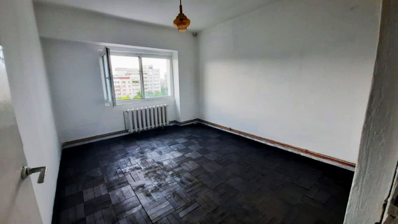 Nicolina prima stație la bulevard - Apartament 3 camere, etaj intermediar