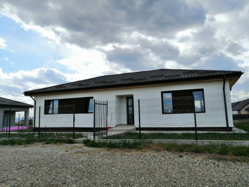 Casa individuala cu 4 camere, 500 mp teren, Vorovesti-Miroslava