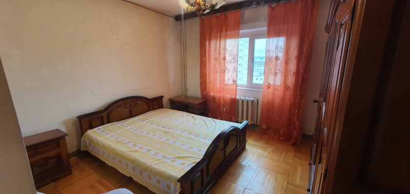 Zimbru - Apartament cu 4 camere Et. Intermediar