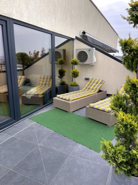 Penthouse 3 camere decomandat 103 mp Pacurari Petru Poni