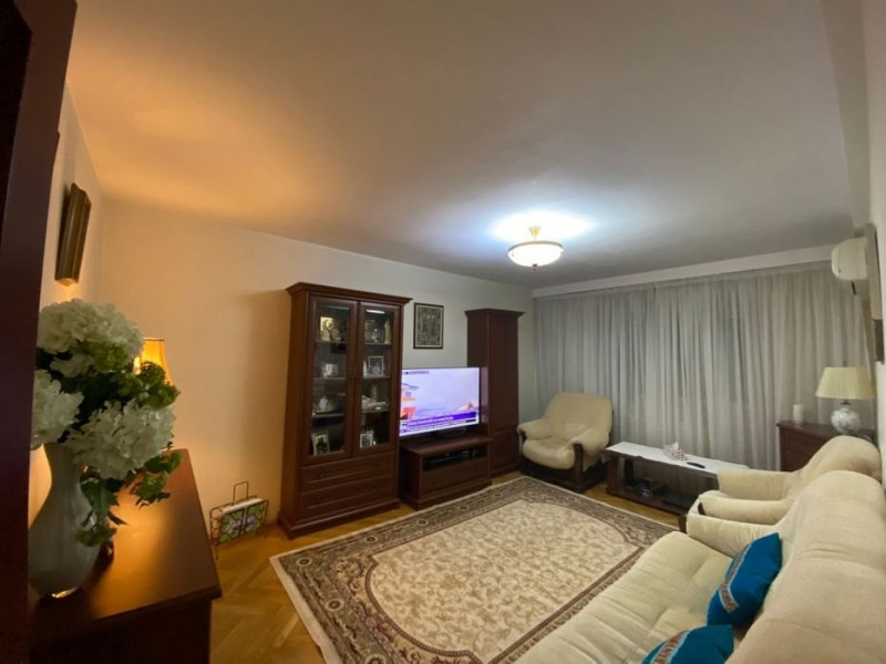 Apartament 3 camere Petru Poni-Pacurari