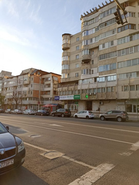 Apartament 3 camere decomandat, 2 bai, 3 balcoane, etaj 1 Pacurari-Lukoil