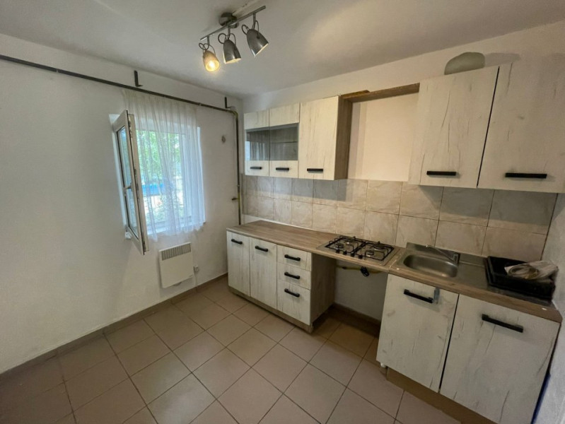 Apartament 2 camere decomandat - Zona Tatarasi