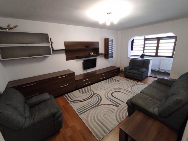 Apartament 4 camere, 2 bai, decomandat, etaj 2, CUG