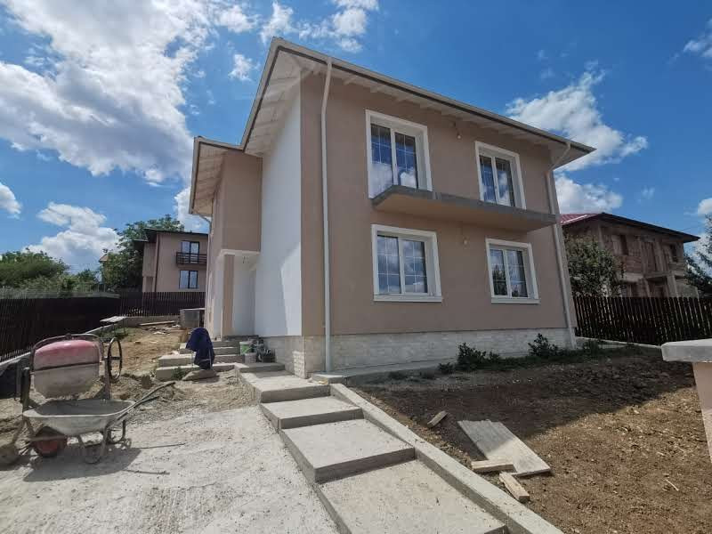 Casa 4 camere, 600ml de Centru Omenia - Valea Adanca -CUG