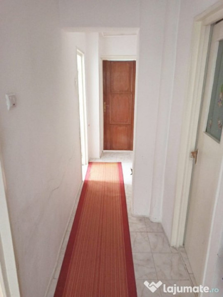 Apartament 3 camere decomandat - etaj intermediar - Podul de Fier - Tg. Cucu 