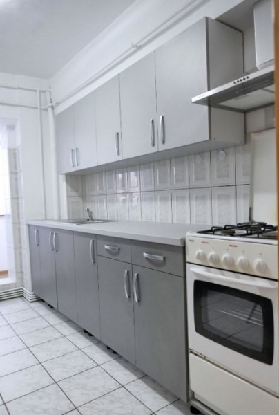 Apartament 3 camere decomandat - centru - Podul de Fier