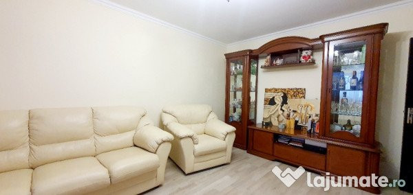 APARTAMENT 2 CAMERE, DECOMANDAT, MOBILAT SI UTILAT, BLOC NOU