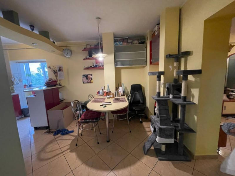 APARTAMENT 4 CAMERE, DECOMANDAT, MOBILAT SI UTILAT, ETAJ 2