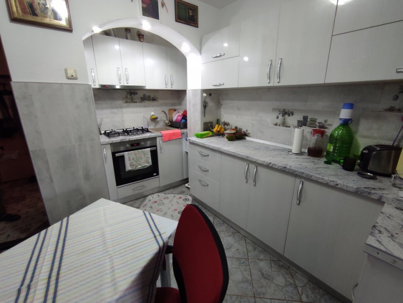 Apartament 3 camere, decomandat, CUG - Tudor N., GARAJ