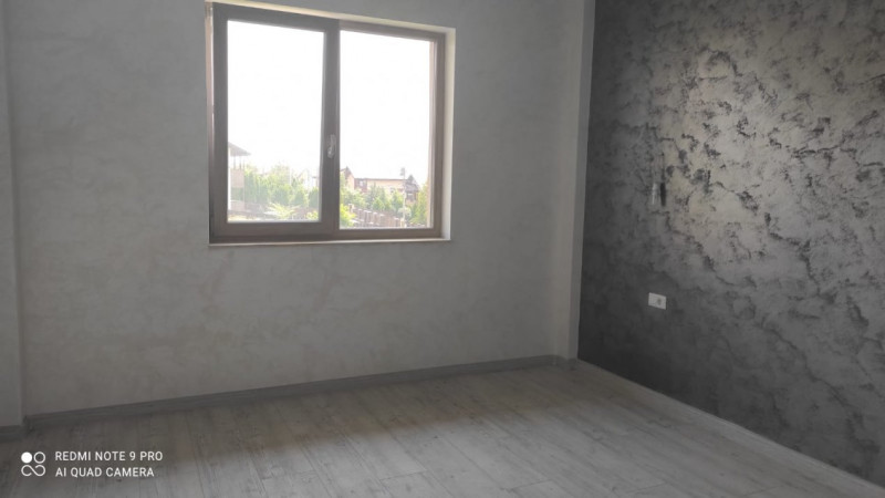 APARTAMENT 3 CAMERE, DECOMANDAT, TERASA, BLOC TIP VILA