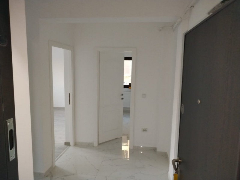 Apartament ,2 camere decomandat cu parcare si boxa