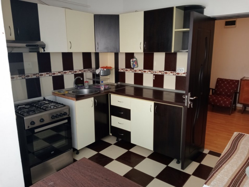 Apartament 2 camere decomandat, etaj intermediar, Zimbru