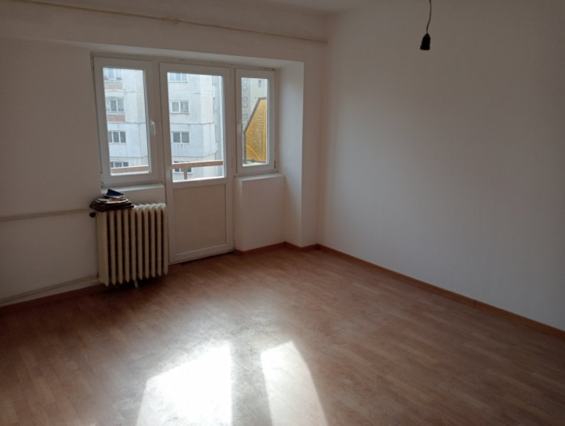 Apartament 2 camere decomandat, bloc din 1985, piata Dacia