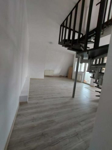 Apartament cu 3 camere decomandat cu scara interioara,zona Dacia