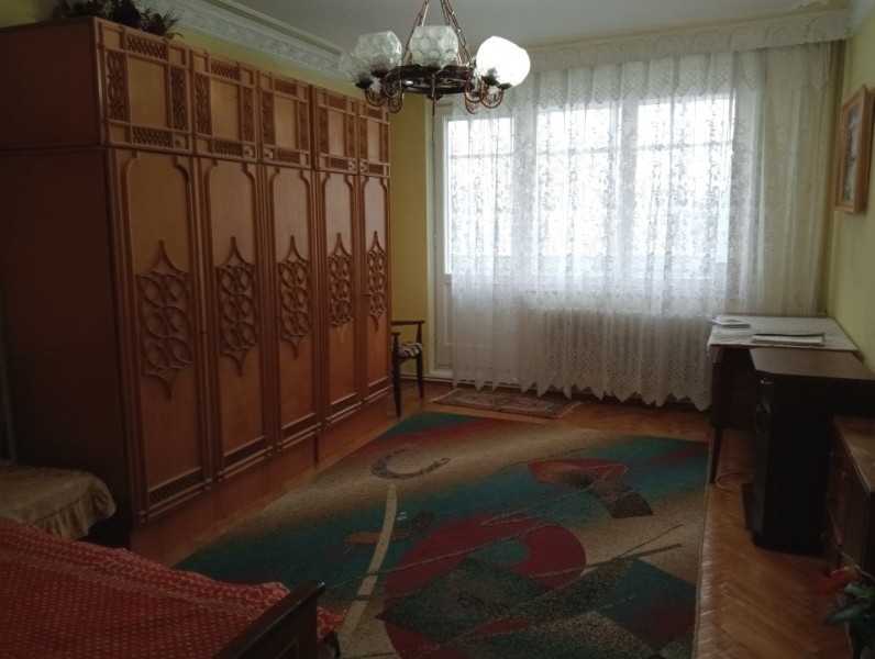 Apartament 3 camere decomandat,Alexandru cel Bun la bulevard