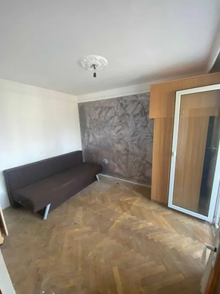 Apartament cu 3 camere decomandat,etajul 3, Alexandru cel Bun 