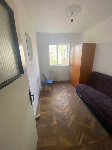 Apartament cu 3 camere decomandat,etajul 3, Alexandru cel Bun 