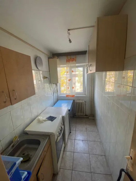 Apartament cu 3 camere decomandat,etajul 3, Alexandru cel Bun 