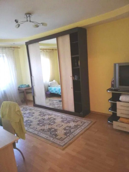 Apartament 2 camere decomandat- Podul de Fier-centru