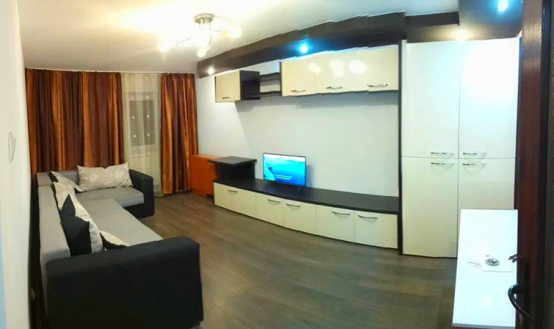 Apartament 2 camere decomandat-Podul de Fier-centru