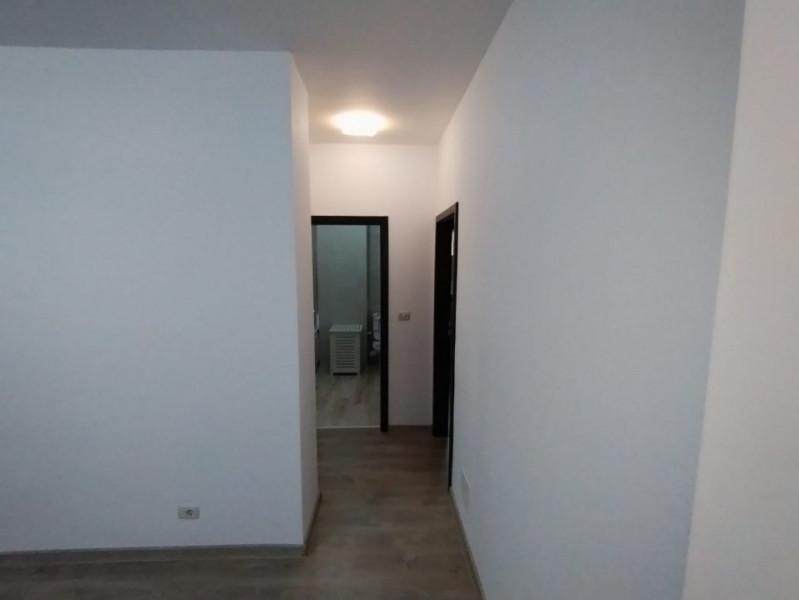 Apartament, 4 camere, 85 mp,  parcare, curte, Valea-Adanca