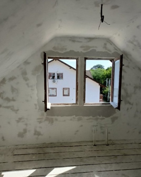 Ap. 2 camere plus 2 cam. la etaj, decomandat, Hlincea, 2015