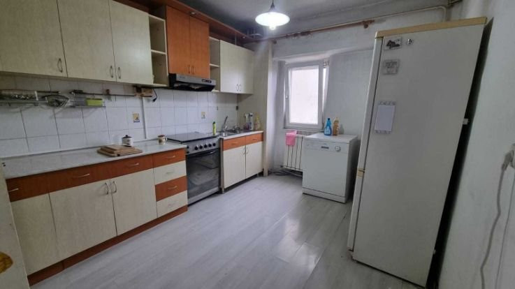 Apartament 3 camere, decomandat, Nicolina 1, etaj intermediar, lift