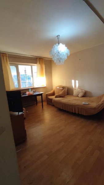 Apartament 3 camere, liber, zona Zimbru