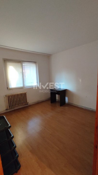 Apartament 3 camere, liber, zona Zimbru