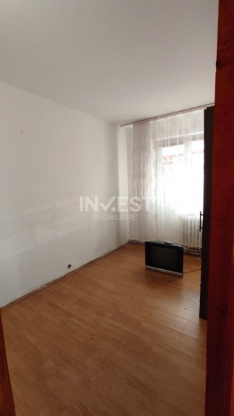 Apartament 3 camere, liber, zona Zimbru