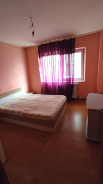 Apartament 3 camere, zona Mircea-Alexandru