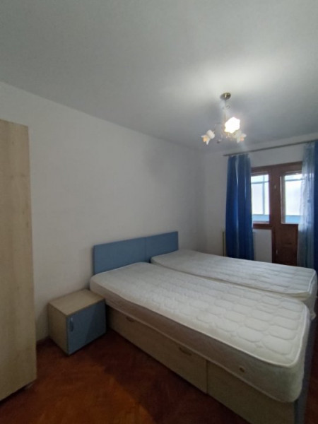Pacurari-Petru Poni,  apartament 3 camere, decomandat
