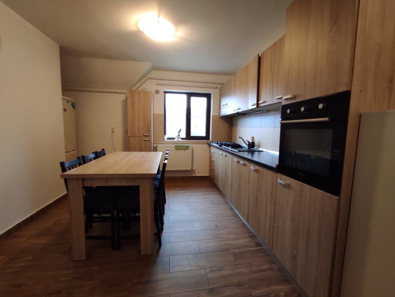 Apartament 3 camere, Poitiers - Hlincea, spatios, parcare 