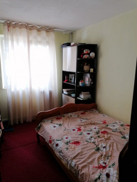 Alexandru cel Bun- apartament 4 camere - 95.000 euro 