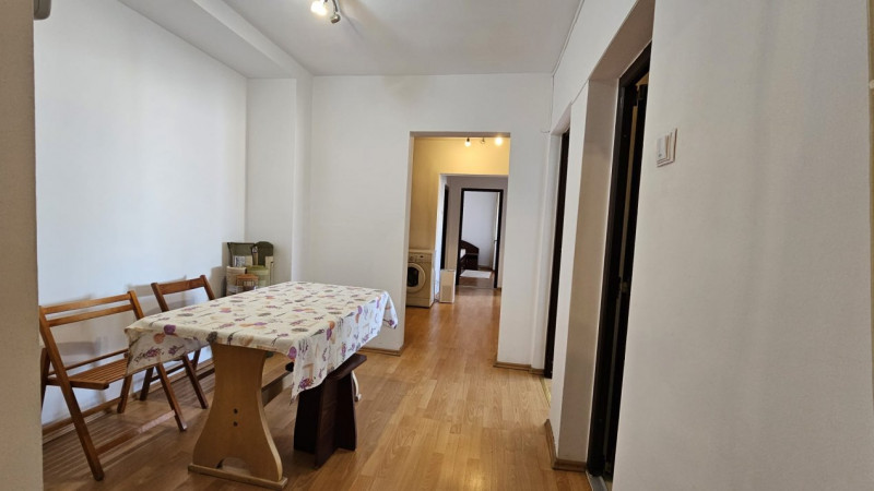 CENTRU- apartament cu 3 camere 