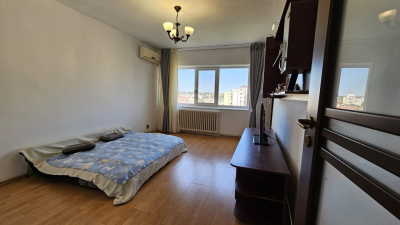 CENTRU- apartament cu 3 camere 